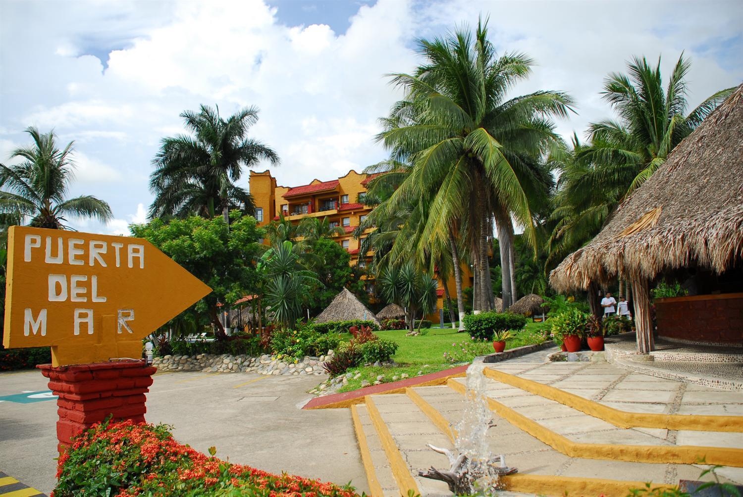 Hotel Puerta Del Mar Ixtapa Exterior foto
